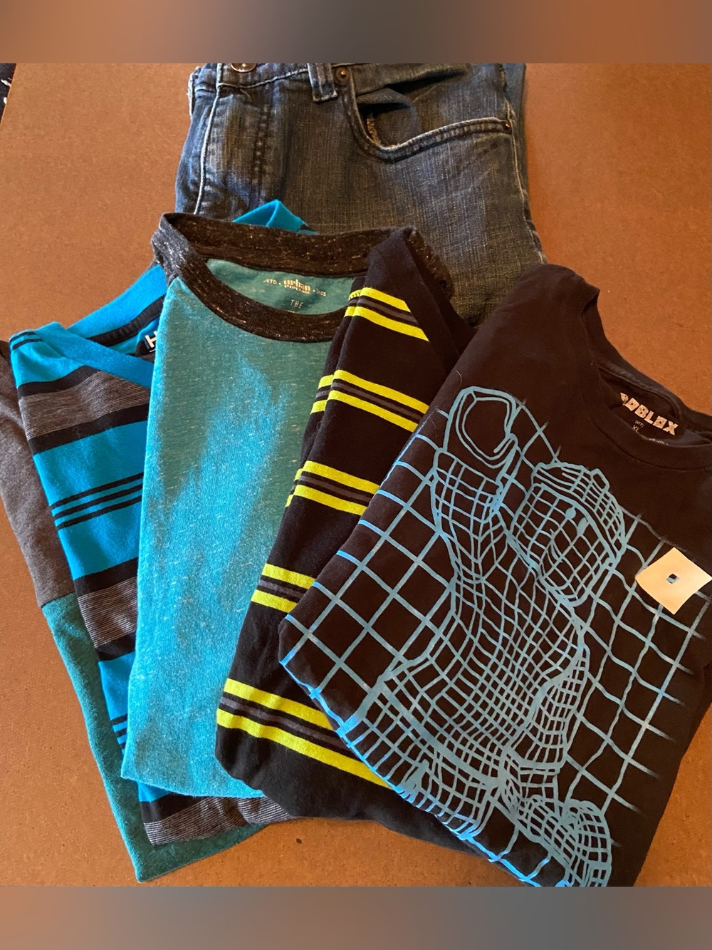 5 shirts and 1 pair of Jeans urban pipeline jeans
30wx32L